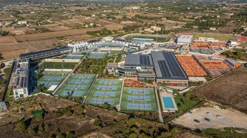 Il campus della Rafa Nadal Academy dall'alto